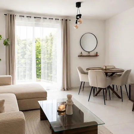 Cozy Beetween Shopping Center Apartman *